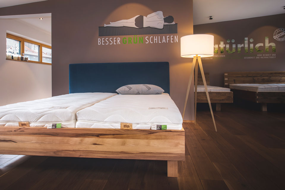 Massivholzbetten